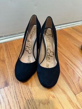 Sam Edelman Black Suede Classic Round-Toe Pumps